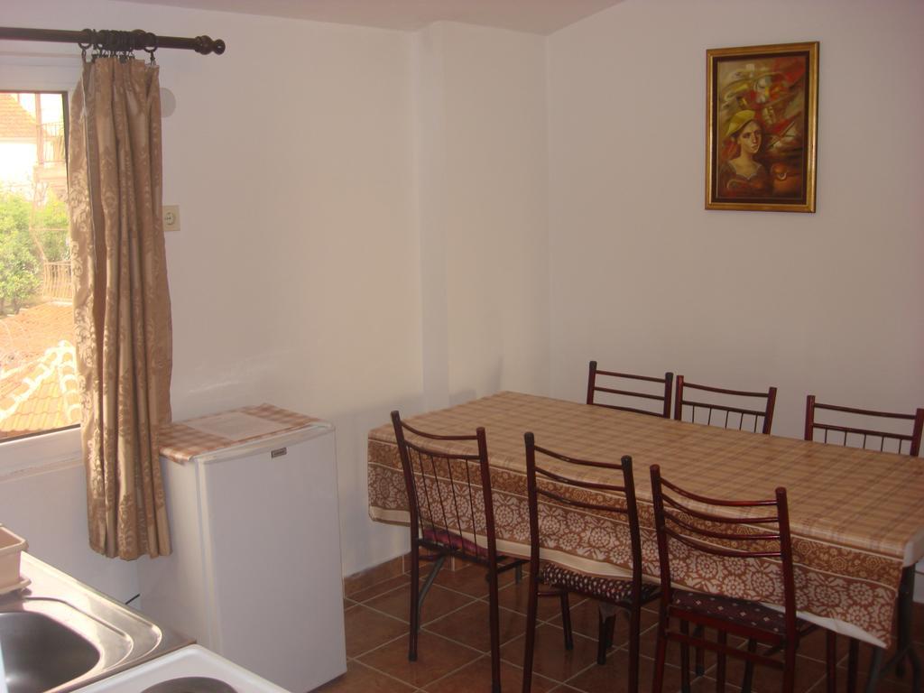Apartments Kalamperovic بار الغرفة الصورة